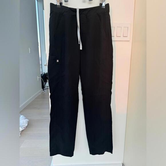 FIGS Men's Axim Cargo Scrub Pants - Black - Size Large - Picture 7 of 8